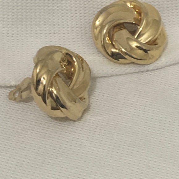 Gorgeous, Gold-tone, Circular Clip-On Earrings - Picture 4 of 9